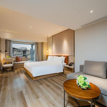 Holiday Inn Shanghai Huaxia By Ihg - Overlooking City Scenery At Sky View Restaurant Buitenkant foto