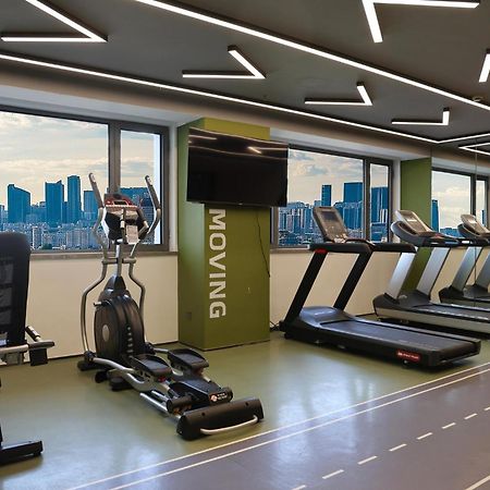 Holiday Inn Shanghai Huaxia By Ihg - Overlooking City Scenery At Sky View Restaurant Buitenkant foto