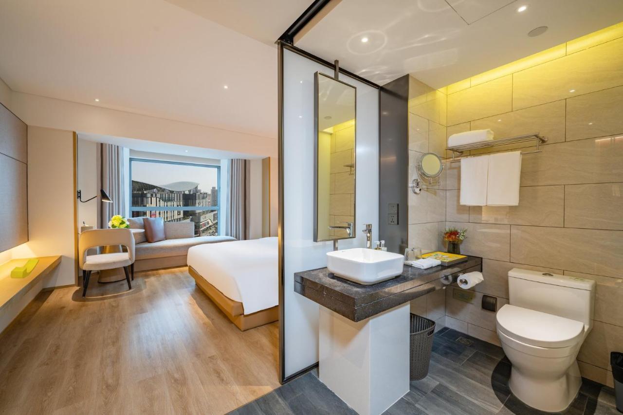 Holiday Inn Shanghai Huaxia By Ihg - Overlooking City Scenery At Sky View Restaurant Buitenkant foto