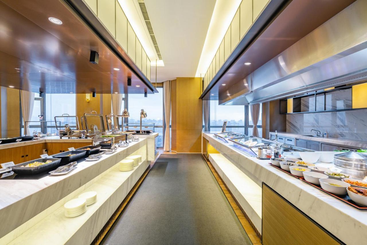 Holiday Inn Shanghai Huaxia By Ihg - Overlooking City Scenery At Sky View Restaurant Buitenkant foto