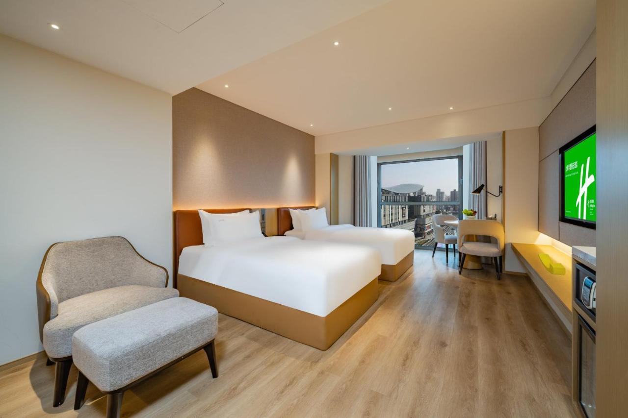 Holiday Inn Shanghai Huaxia By Ihg - Overlooking City Scenery At Sky View Restaurant Buitenkant foto