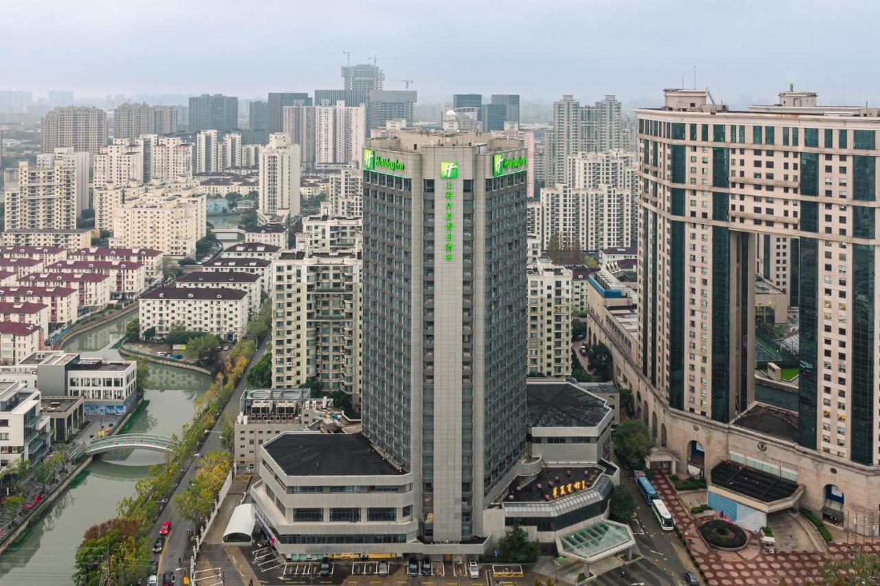 Holiday Inn Shanghai Huaxia By Ihg - Overlooking City Scenery At Sky View Restaurant Buitenkant foto