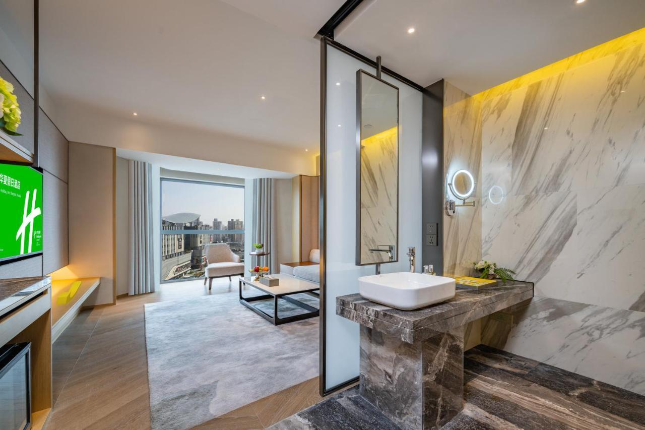 Holiday Inn Shanghai Huaxia By Ihg - Overlooking City Scenery At Sky View Restaurant Buitenkant foto