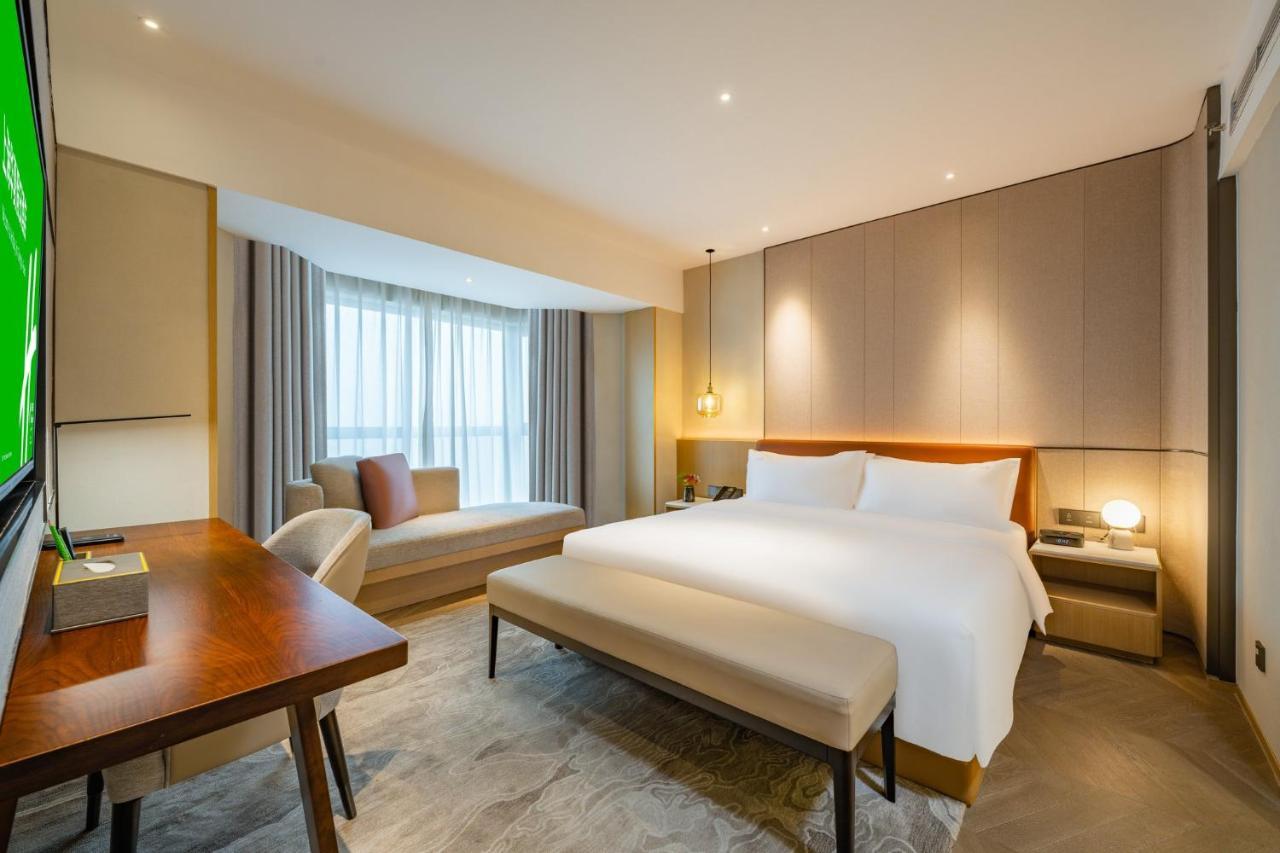 Holiday Inn Shanghai Huaxia By Ihg - Overlooking City Scenery At Sky View Restaurant Buitenkant foto