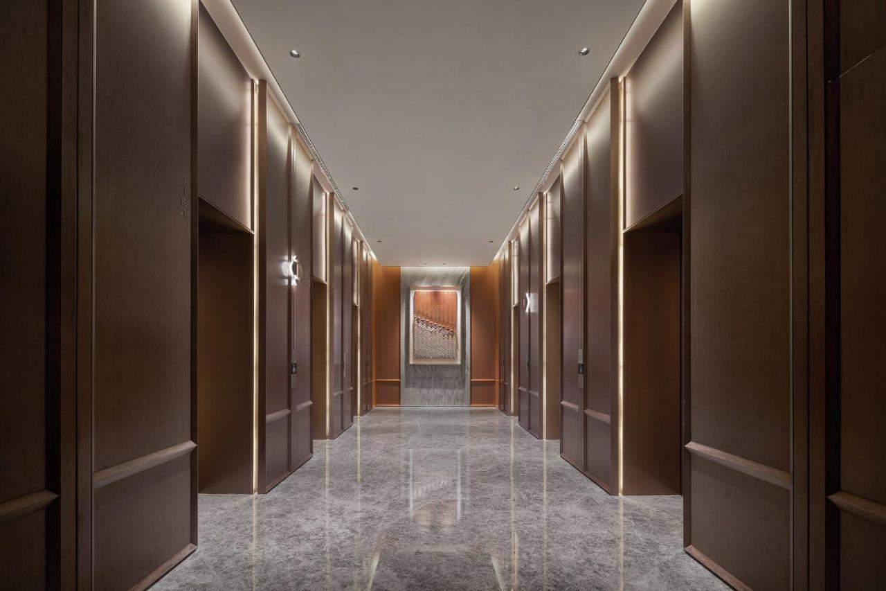 Holiday Inn Shanghai Huaxia By Ihg - Overlooking City Scenery At Sky View Restaurant Buitenkant foto