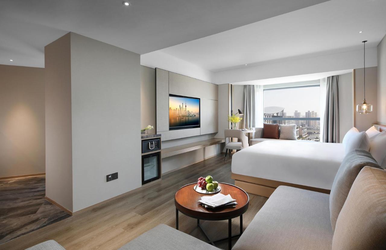 Holiday Inn Shanghai Huaxia By Ihg - Overlooking City Scenery At Sky View Restaurant Buitenkant foto