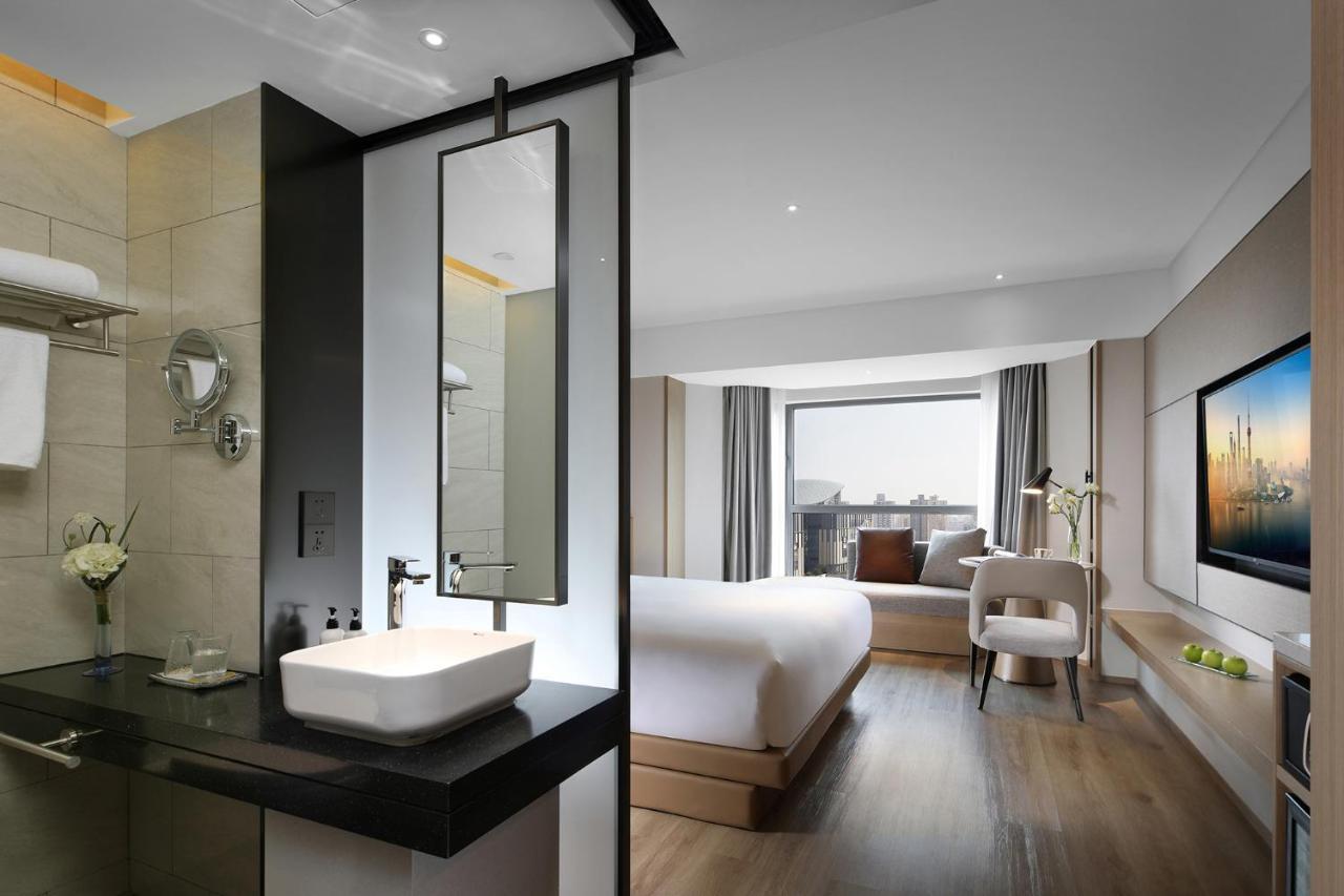 Holiday Inn Shanghai Huaxia By Ihg - Overlooking City Scenery At Sky View Restaurant Buitenkant foto