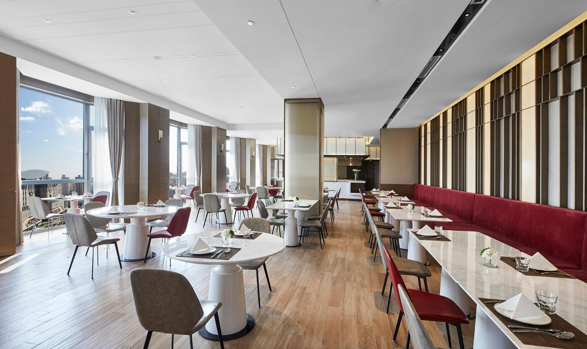 Holiday Inn Shanghai Huaxia By Ihg - Overlooking City Scenery At Sky View Restaurant Buitenkant foto