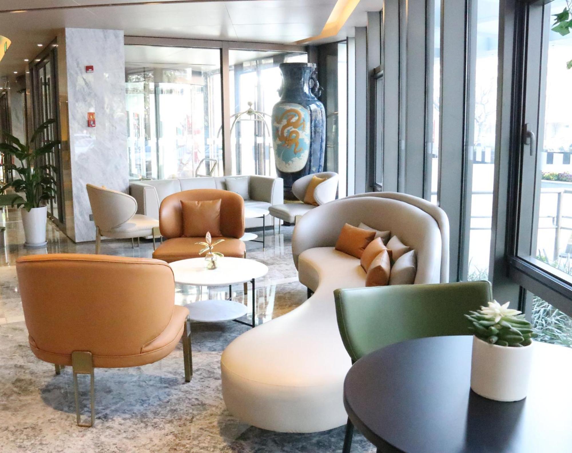 Holiday Inn Shanghai Huaxia By Ihg - Overlooking City Scenery At Sky View Restaurant Buitenkant foto