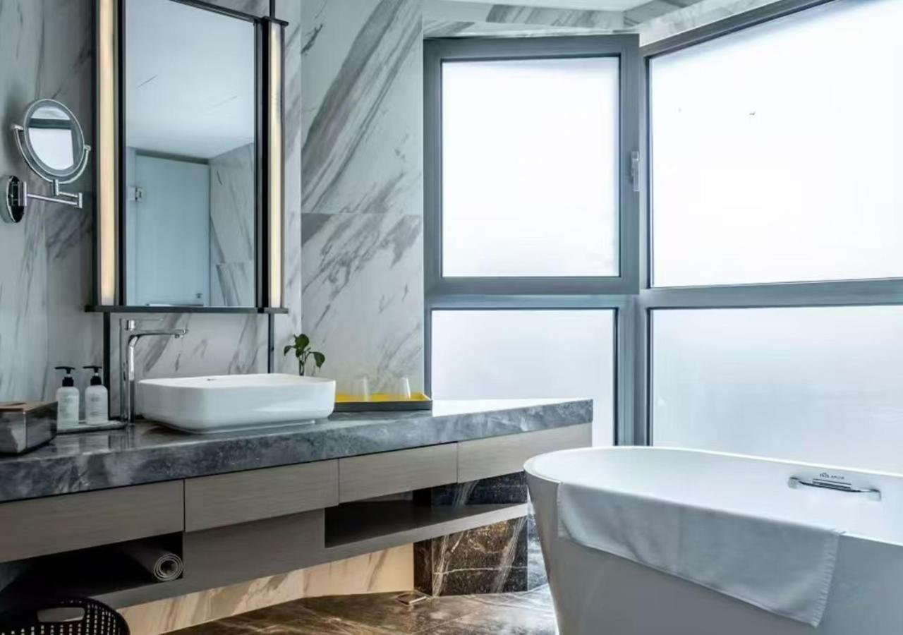 Holiday Inn Shanghai Huaxia By Ihg - Overlooking City Scenery At Sky View Restaurant Buitenkant foto