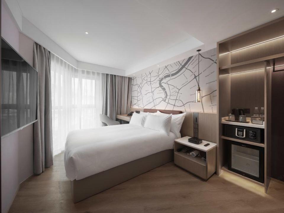 Holiday Inn Shanghai Huaxia By Ihg - Overlooking City Scenery At Sky View Restaurant Buitenkant foto